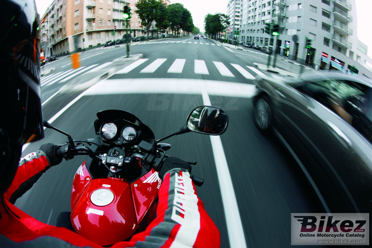 Big Honda cbf125f picture and wallpaper from Bikez.com